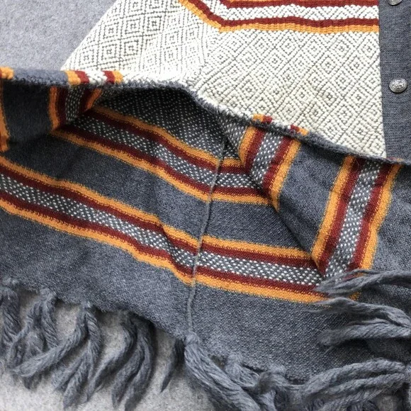 VINTAGE Wool Poncho Cape Womens One Size Gray Fringe Button ILGWU Made USA 70s - Picture 6 of 15